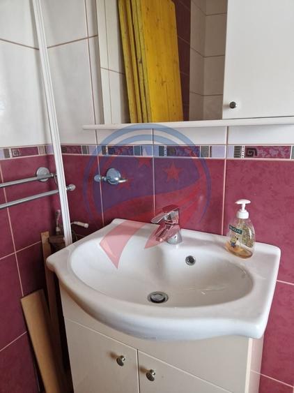 Casă individuală cu 5 camere cu Canalizare în Siloz