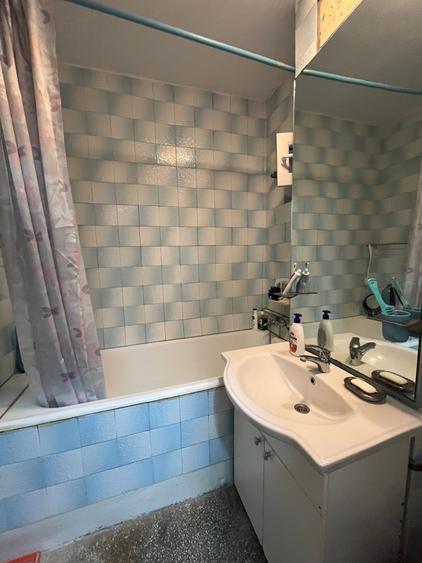 Apartament cu 3 camere decomandat în Tineretului