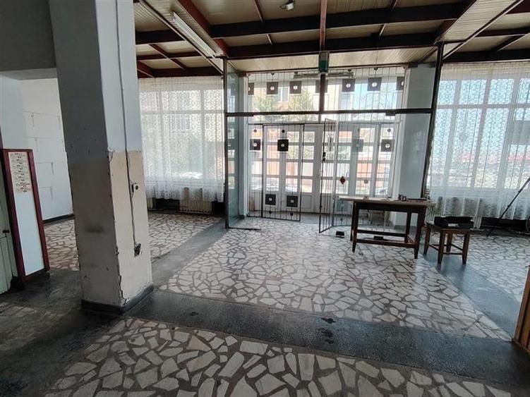 Spațiu comercial, de 474 mp, în Vest