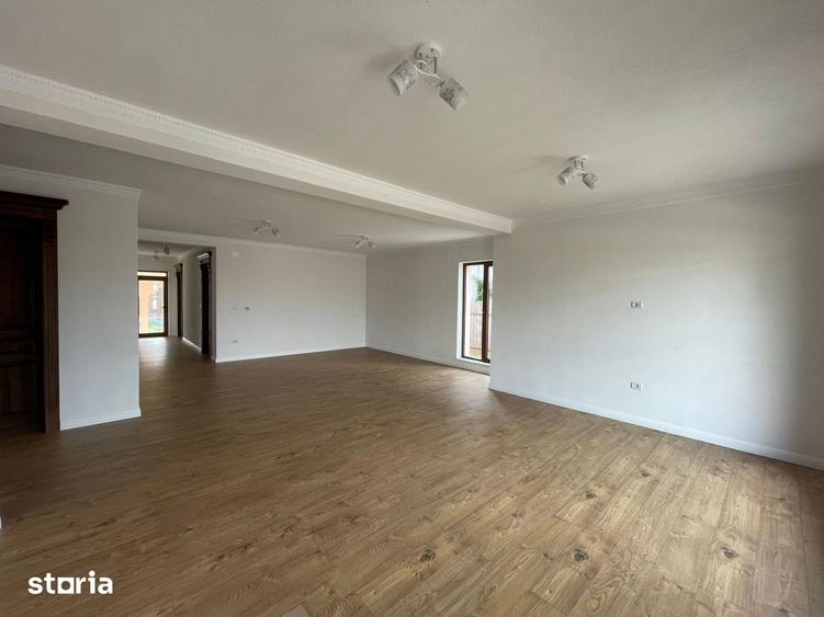 Casă cu 4 camere cu Teren 580 Mp în Ghiroda