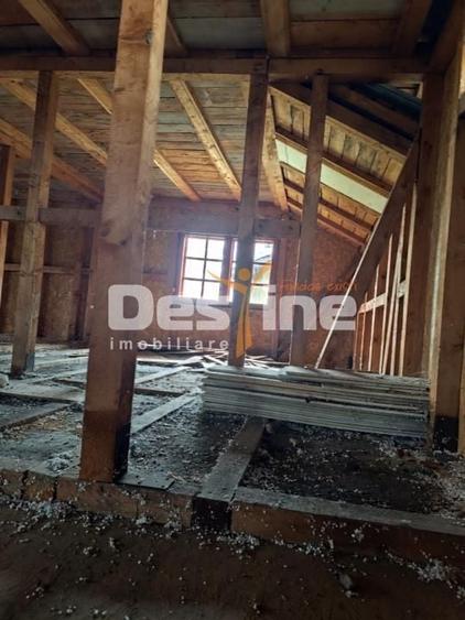 Casă cu 6 camere cu Teren 11250 Mp în Ștubeiu