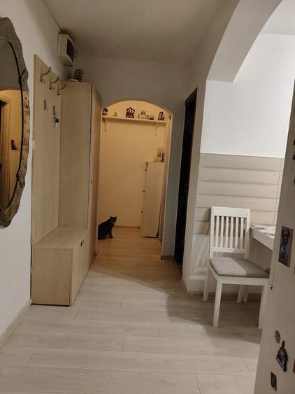 Apartament cu 3 camere semidecomandat în Lipovei