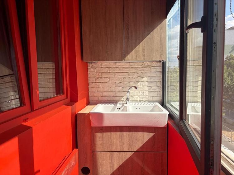 Apartament cu 2 camere semidecomandat, mobilat în 1 Mai