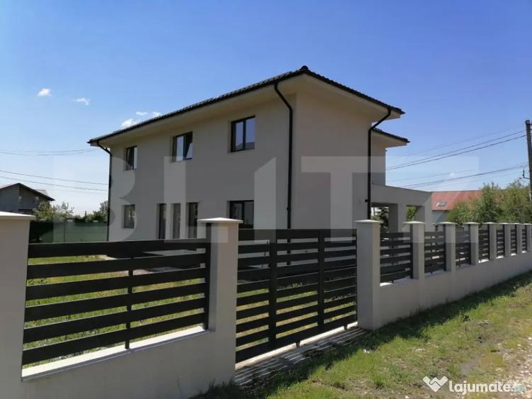 Casă cu 7 camere cu Teren 488 Mp în Valea