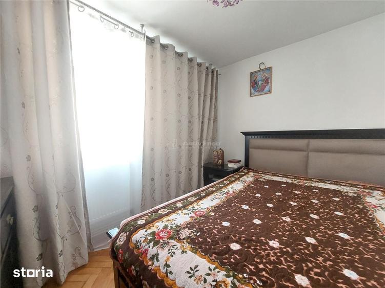 Apartament cu 4 camere semidecomandat în Micro 5