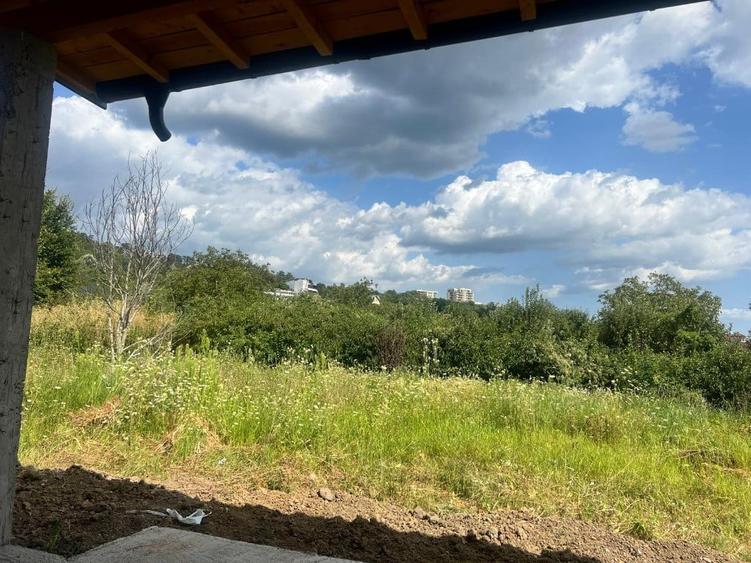 Casă cu 4 camere cu Teren 550 Mp în Aninoasa