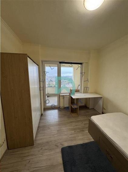 Apartament cu 4 camere decomandat în Centrul Civic