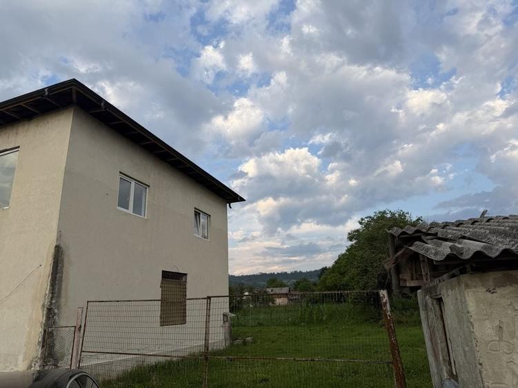 Casă cu 4 camere în Valea Popii