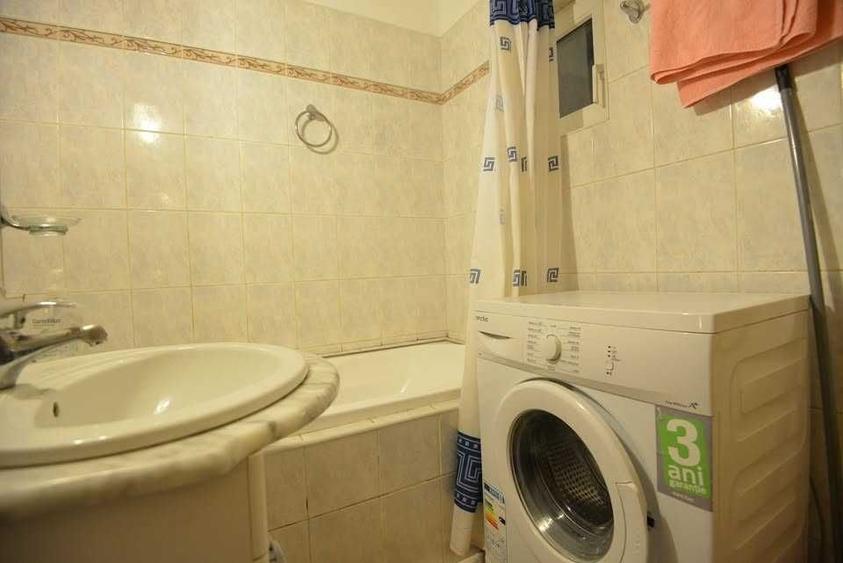 Apartament cu 2 camere decomandat în Complex Studențesc