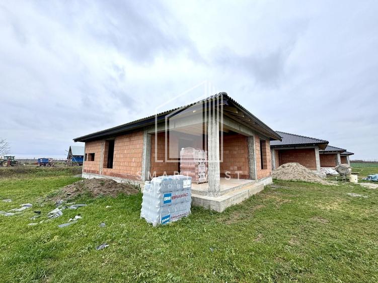 Casă individuală cu 3 camere cu Canalizare în Periferie