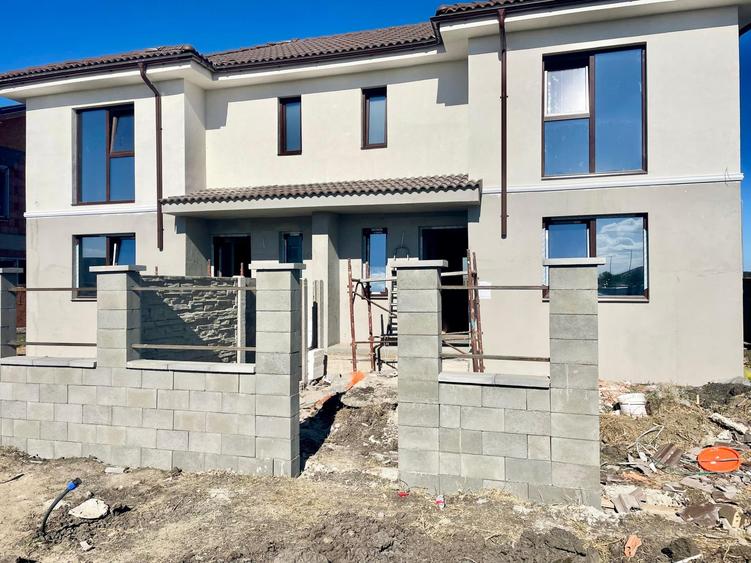 Duplex cu 4 camere cu Canalizare în Moșnița Veche