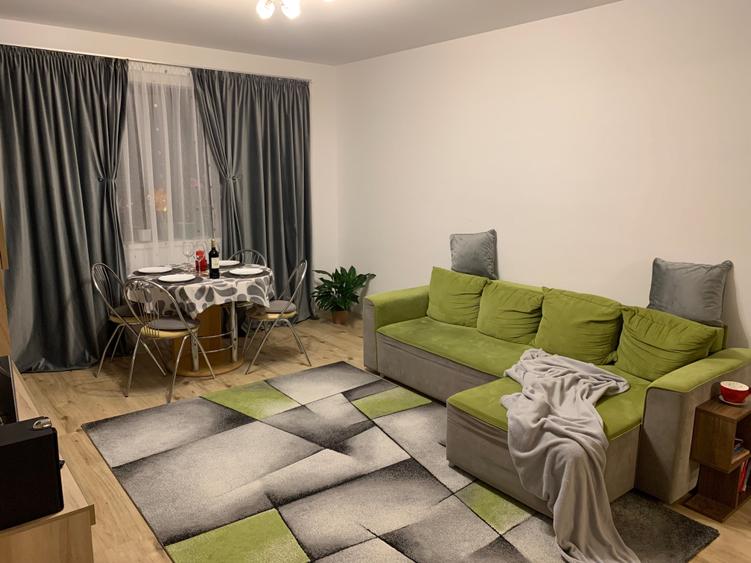 Apartament cu 3 camere semidecomandat în Băneasa
