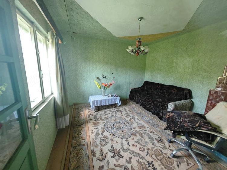 Casă cu 2 camere cu Teren 1511 Mp în Leamna de Sus