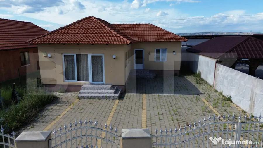 Casă cu 3 camere cu Teren 383 Mp în Petrești