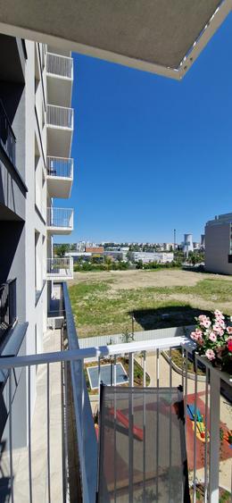 Apartament cu 2 camere semidecomandat în Podu Roș