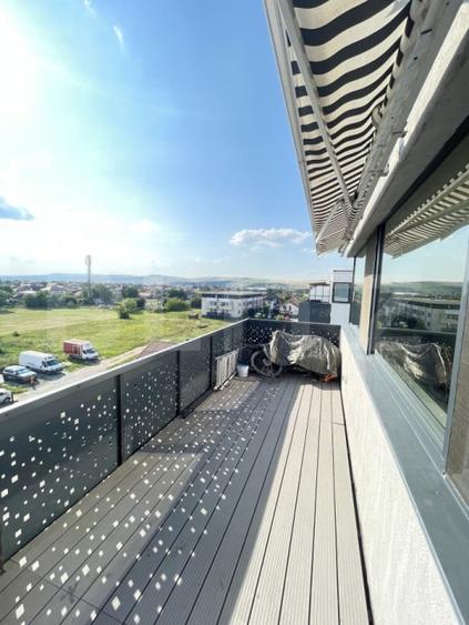 Apartament cu 3 camere semidecomandat, mobilat în Sânnicoară
