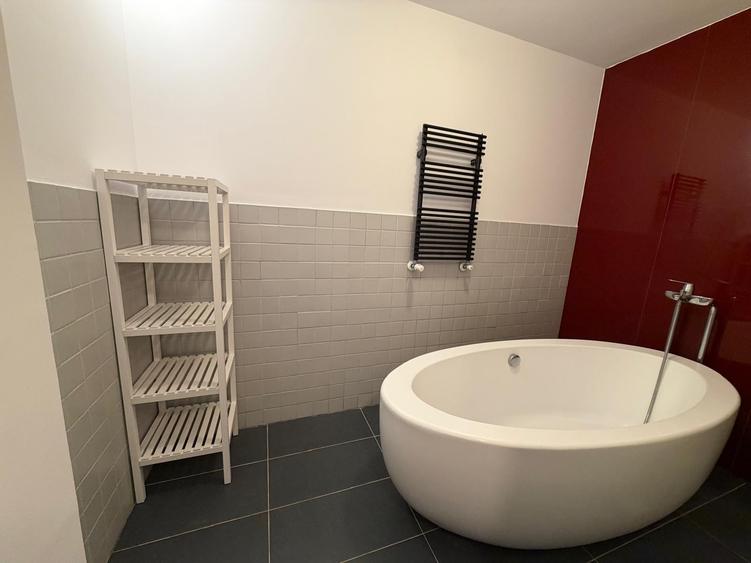 Apartament cu 2 camere semidecomandat, mobilat în Sisești