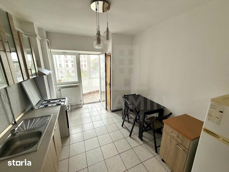 Apartament cu 3 camere decomandat în Central