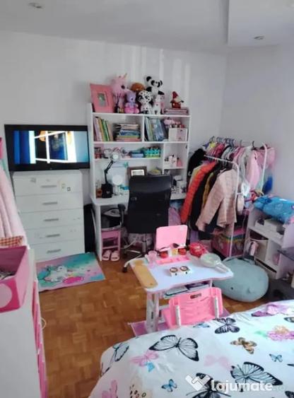 Apartament cu 3 camere semidecomandat în Astra