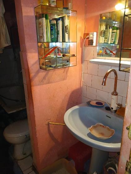 Apartament cu 3 camere semidecomandat în Gojdu