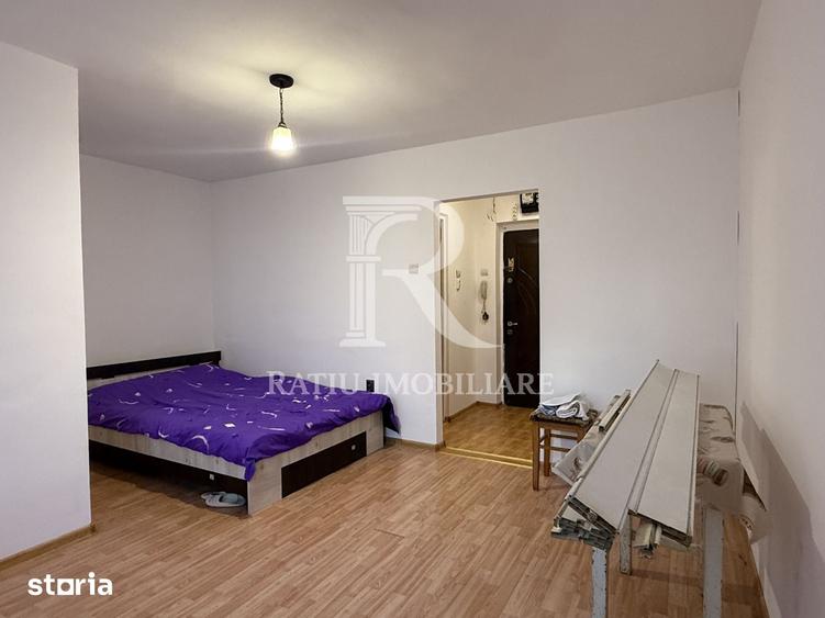 Garsonieră în Vest