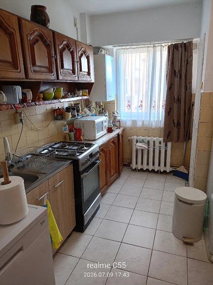 Apartament cu 3 camere decomandat în Careiului