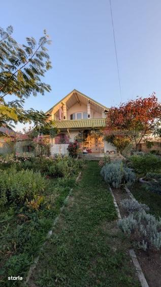 Casă cu 4 camere în Mărginenii de Sus