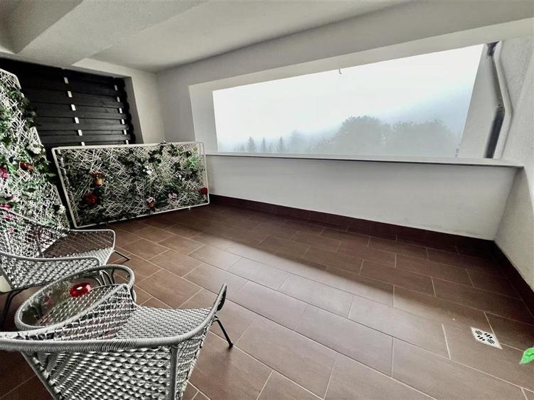 Apartament cu 4 camere decomandat, mobilat în Poiana Brașov