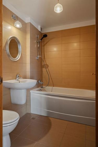 Apartament cu 3 camere decomandat, mobilat în Central
