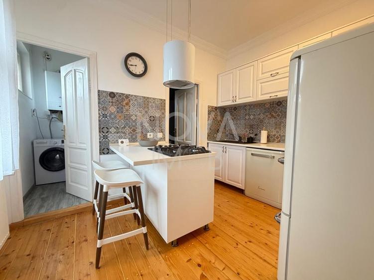 Apartament cu 3 camere semidecomandat, mobilat în Ultracentral