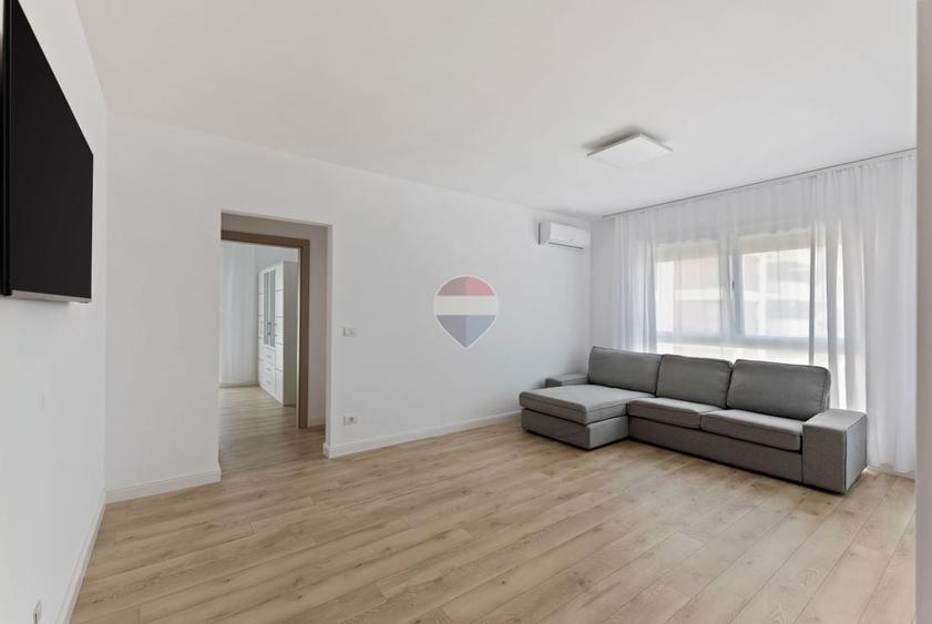 Apartament cu 3 camere semidecomandat, mobilat în UTA