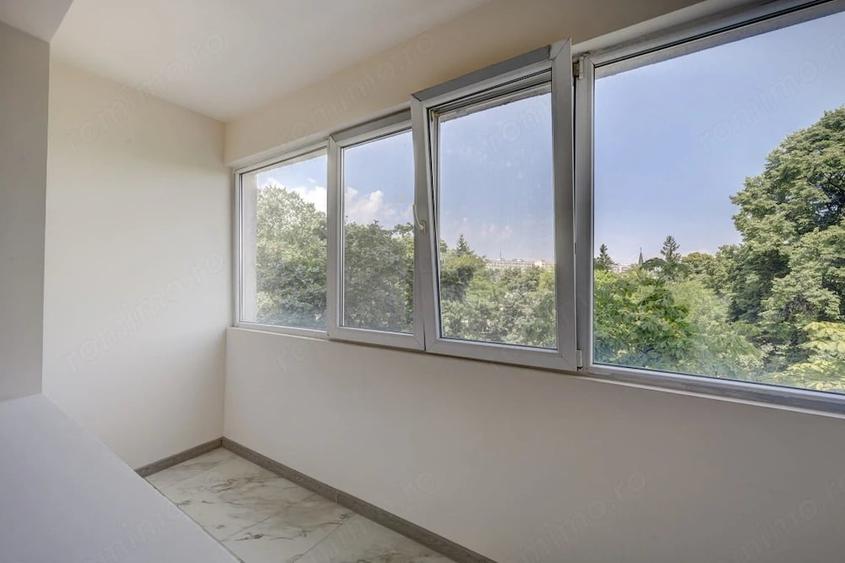 Apartament cu 3 camere semidecomandat în Baba Novac