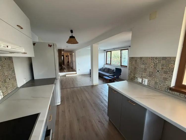 Duplex cu 5 camere cu Canalizare în Central
