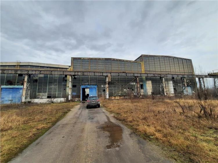 Spațiu industrial, de 10,000 mp, în Central