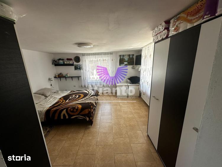 Casă cu 3 camere cu Teren 800 Mp în Slimnic
