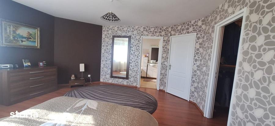 Casă cu 5 camere cu Teren 3100 Mp în Sud