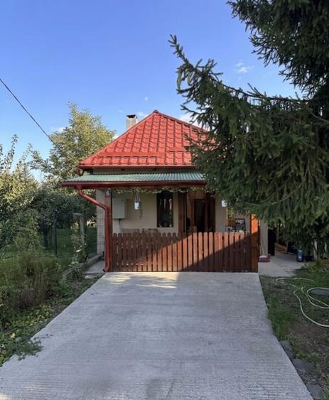 Casă individuală cu 2 camere cu Canalizare în Central