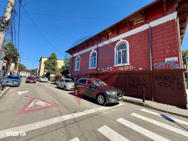 Casă cu 10 camere cu Teren 801 Mp în Ultracentral