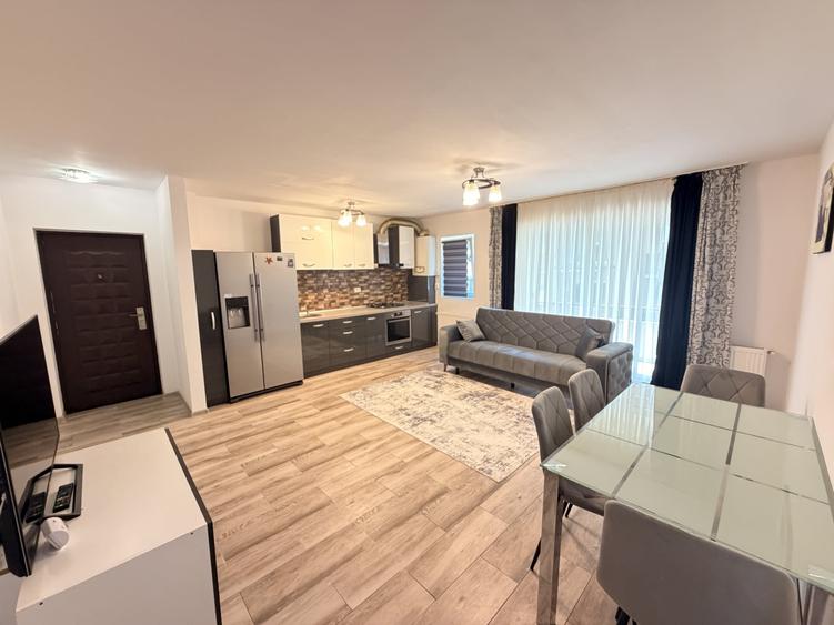 Apartament cu 3 camere semidecomandat, mobilat în Florești