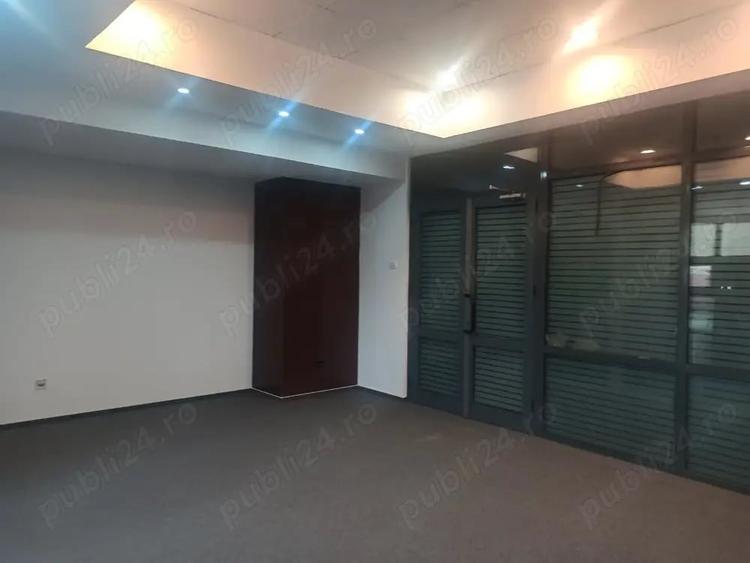 Spațiu comercial, de 50 mp, în Universitate
