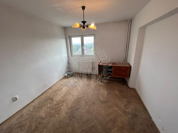 Apartament cu 4 camere decomandat în Sud