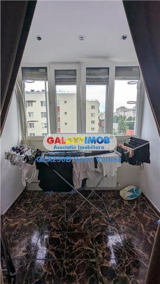 Apartament cu 4 camere semidecomandat, mobilat în Apărătorii Patriei