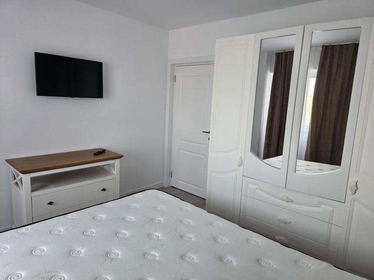 Apartament cu 3 camere semidecomandat în Gorjului