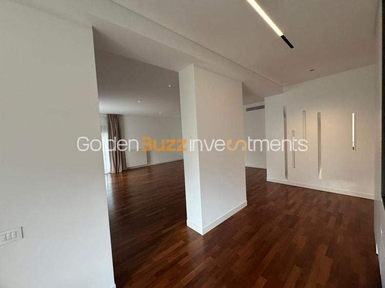 Apartament cu 4 camere decomandat în Băneasa
