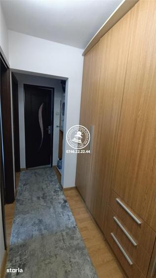 Apartament cu 3 camere decomandat, mobilat în Alexandru cel Bun