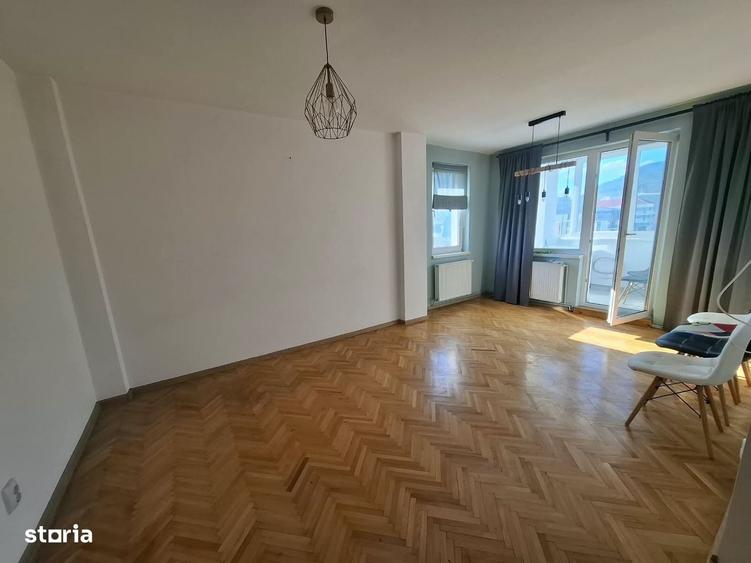 Apartament cu 3 camere decomandat în Republicii