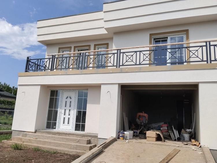Casă cu 4 camere cu Teren 490 Mp în Central