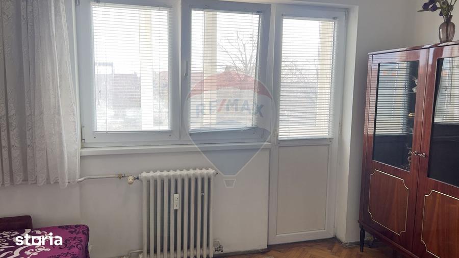 Apartament cu 3 camere semidecomandat în Podgoria