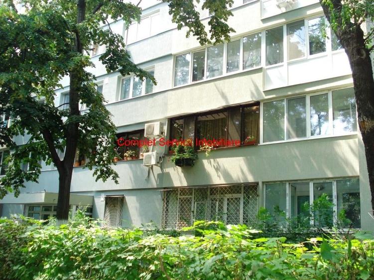 Apartament cu 3 camere în Drumul Taberei