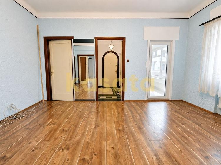 Apartament cu 4 camere semidecomandat în P-ța Romană